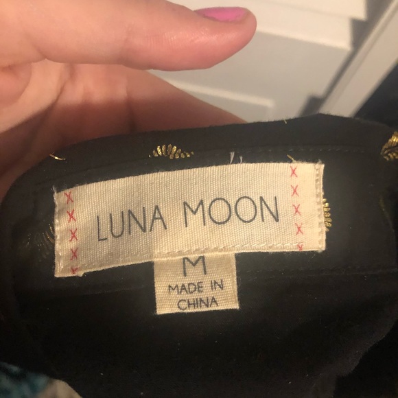 High low, long sleeve button up top with gold - Picture 2 of 2